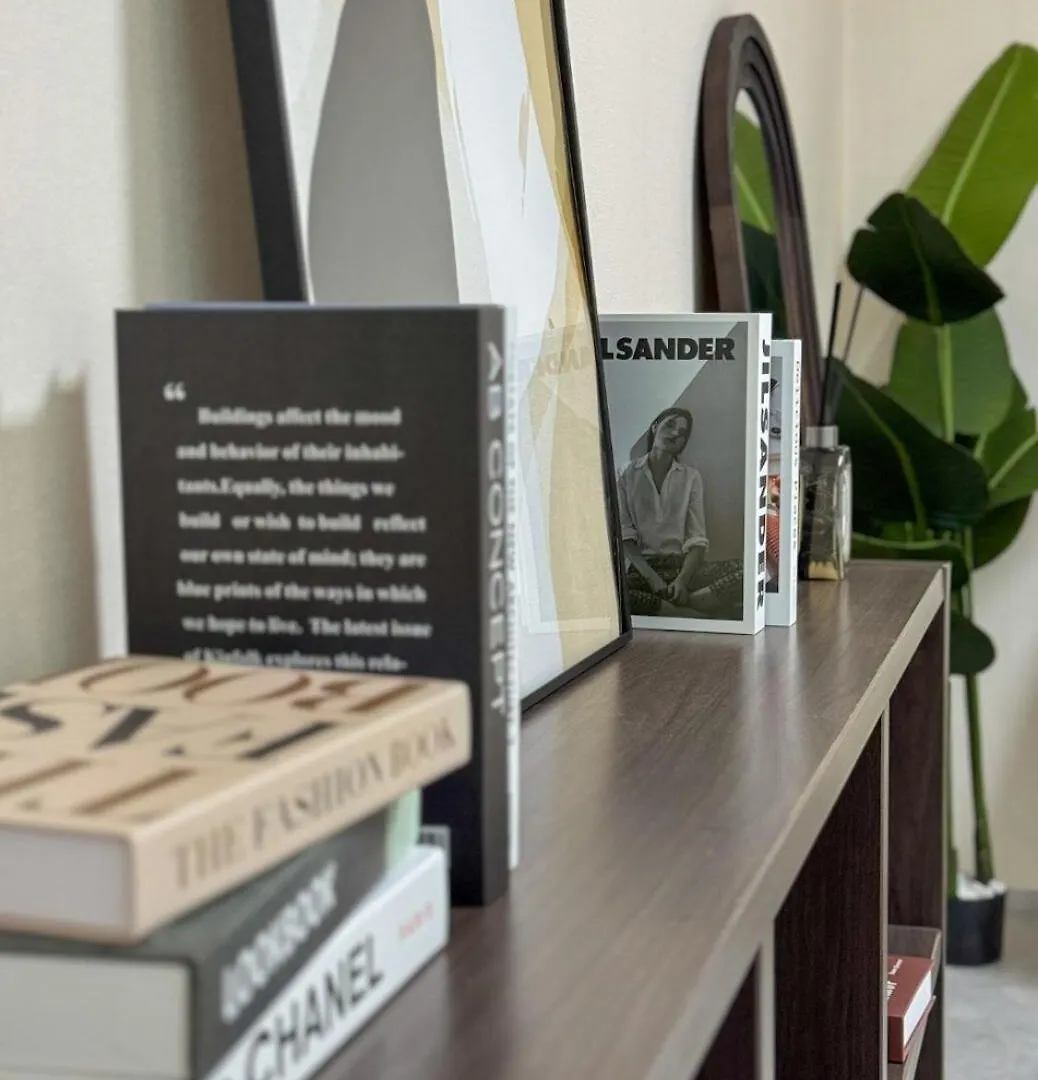 8-Capacity # 3 Rooms # 4 Queen Beds # 10 Minutes On Foot From Busan Station # Wood Tone # Emotional Interior # Netflix South Korea