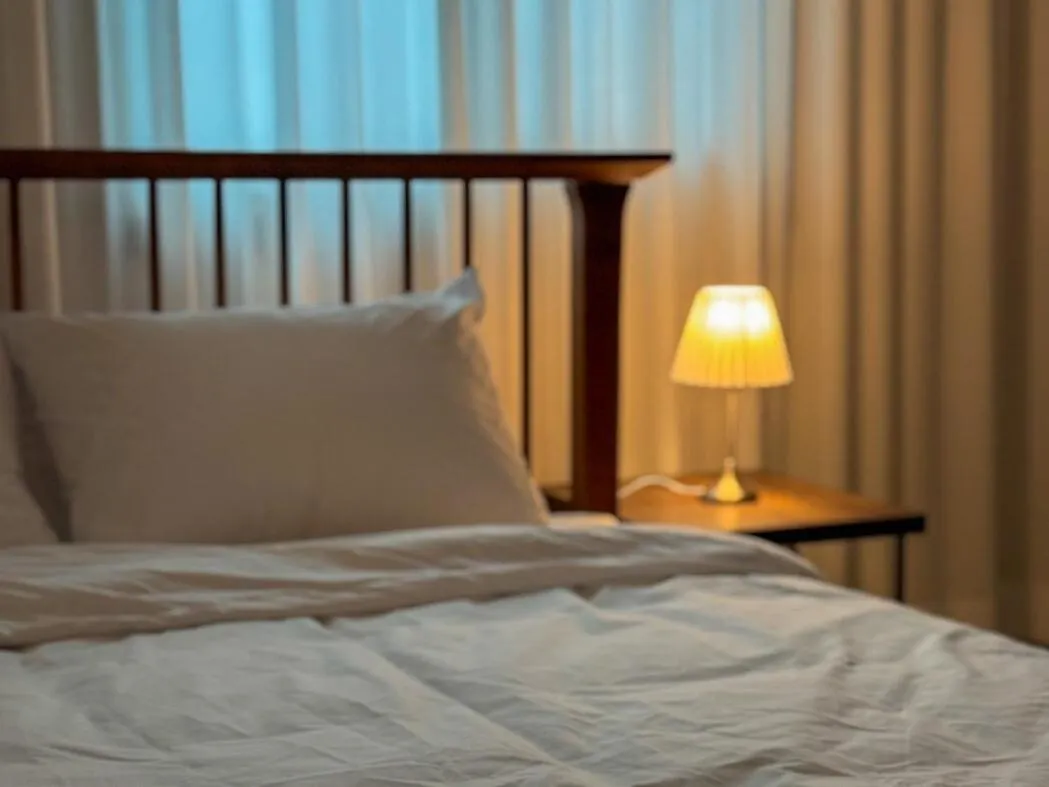 8-Capacity # 3 Rooms # 4 Queen Beds # 10 Minutes On Foot From Busan Station # Wood Tone # Emotional Interior # Netflix South Korea