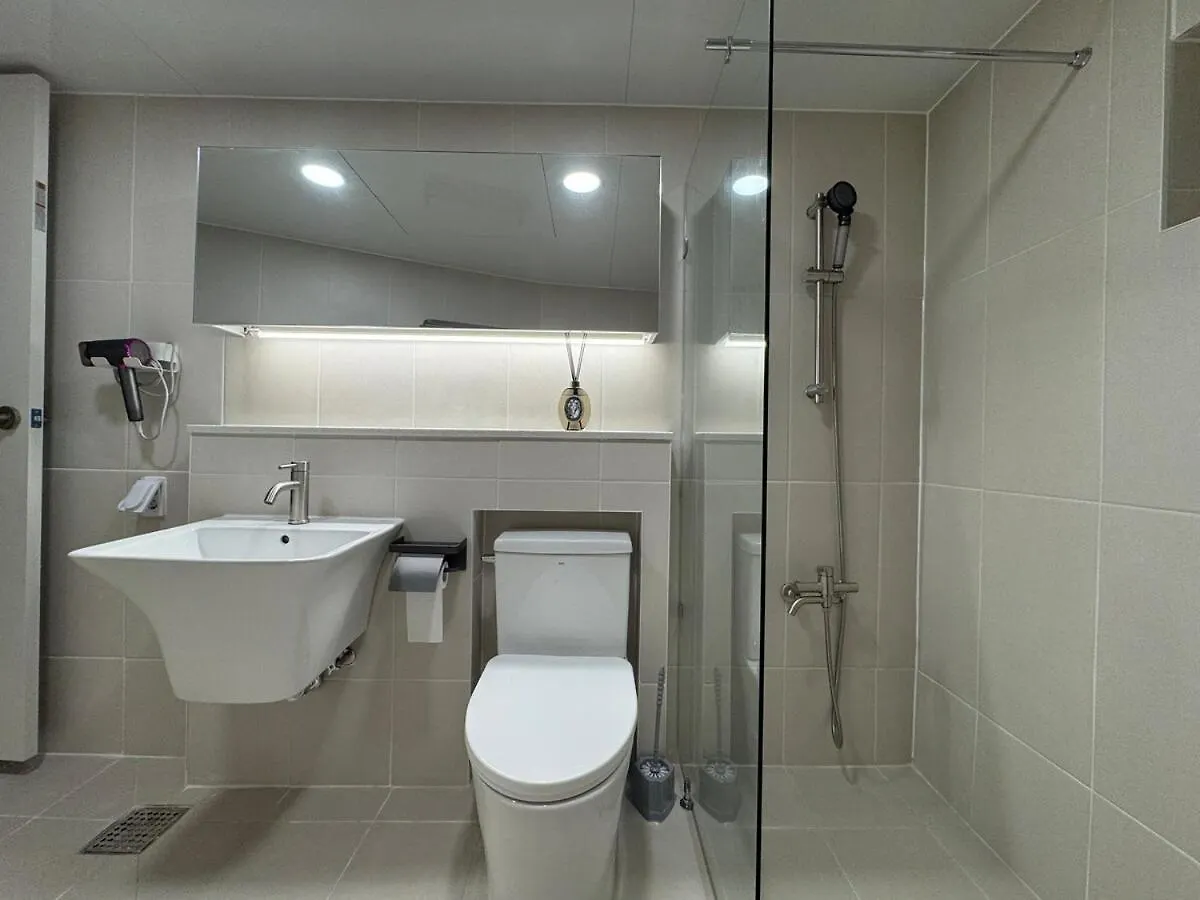 8-Capacity # 3 Rooms # 4 Queen Beds # 10 Minutes On Foot From Busan Station # Wood Tone # Emotional Interior # Netflix 0*,  South Korea