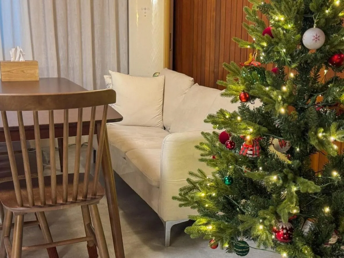 8-Capacity # 3 Rooms # 4 Queen Beds # 10 Minutes On Foot From Busan Station # Wood Tone # Emotional Interior # Netflix Apartment