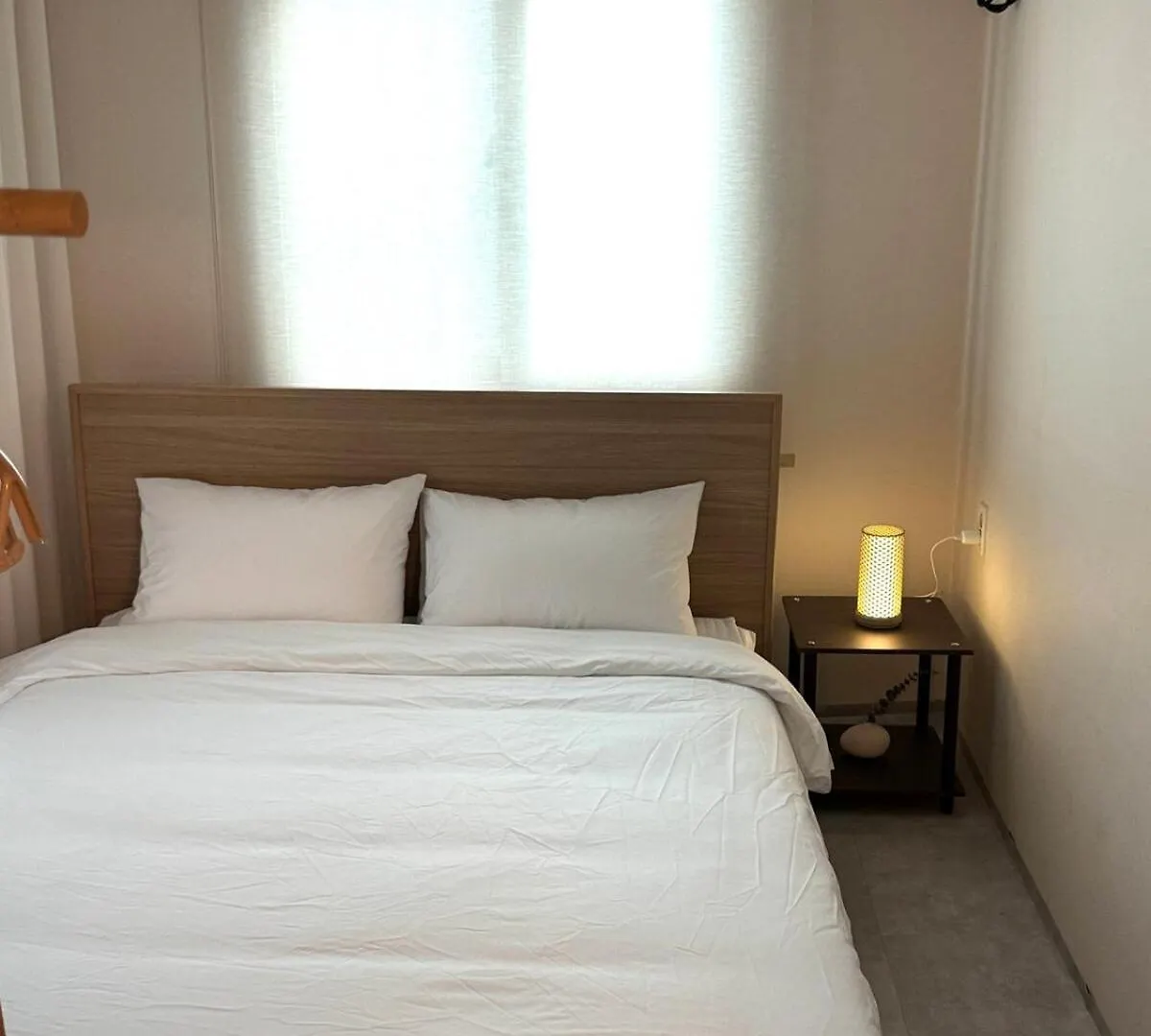8-Capacity # 3 Rooms # 4 Queen Beds # 10 Minutes On Foot From Busan Station # Wood Tone # Emotional Interior # Netflix 0*,  Sydkorea