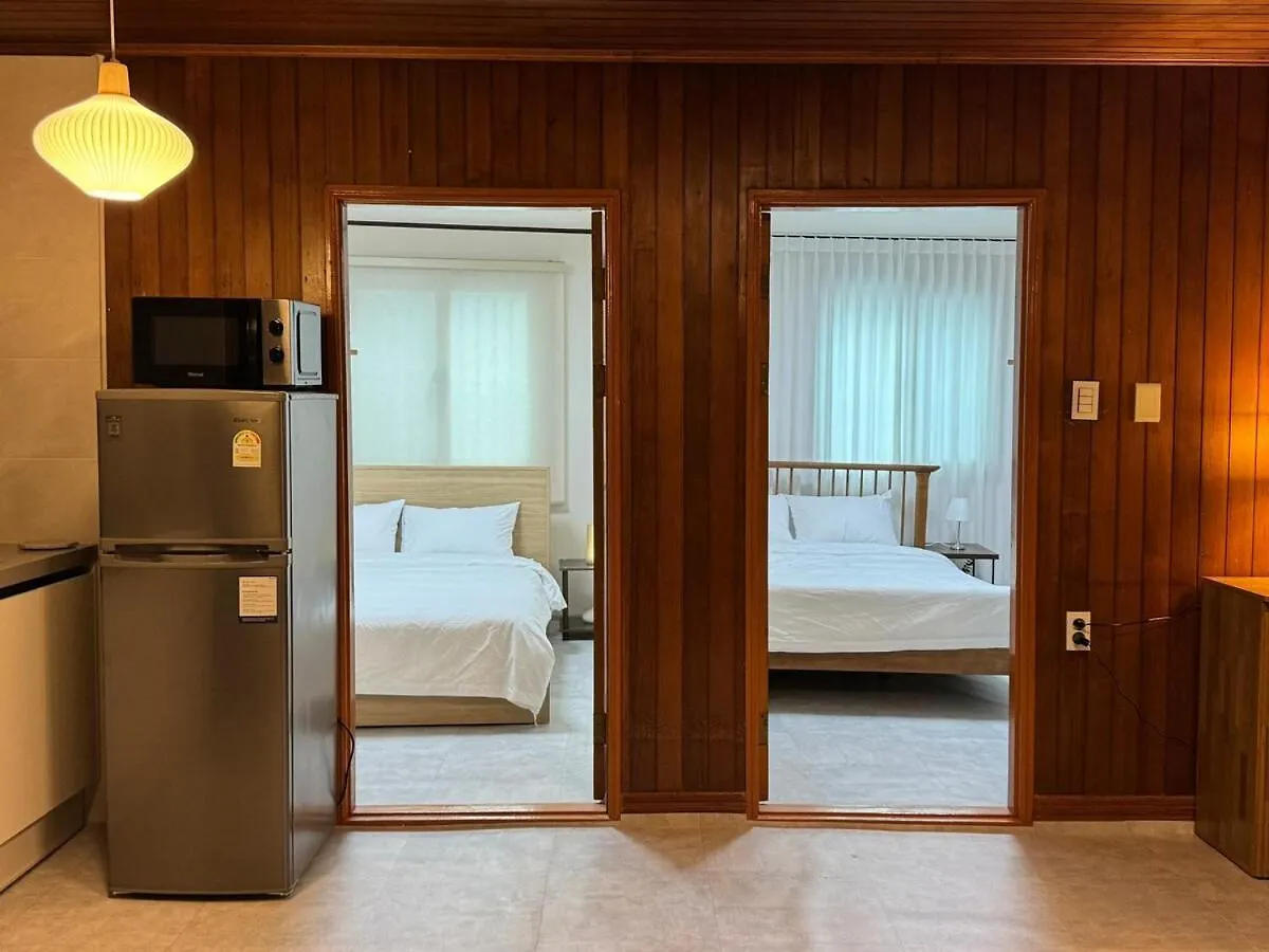 Lägenhet 8-Capacity # 3 Rooms # 4 Queen Beds # 10 Minutes On Foot From Busan Station # Wood Tone # Emotional Interior # Netflix Sydkorea